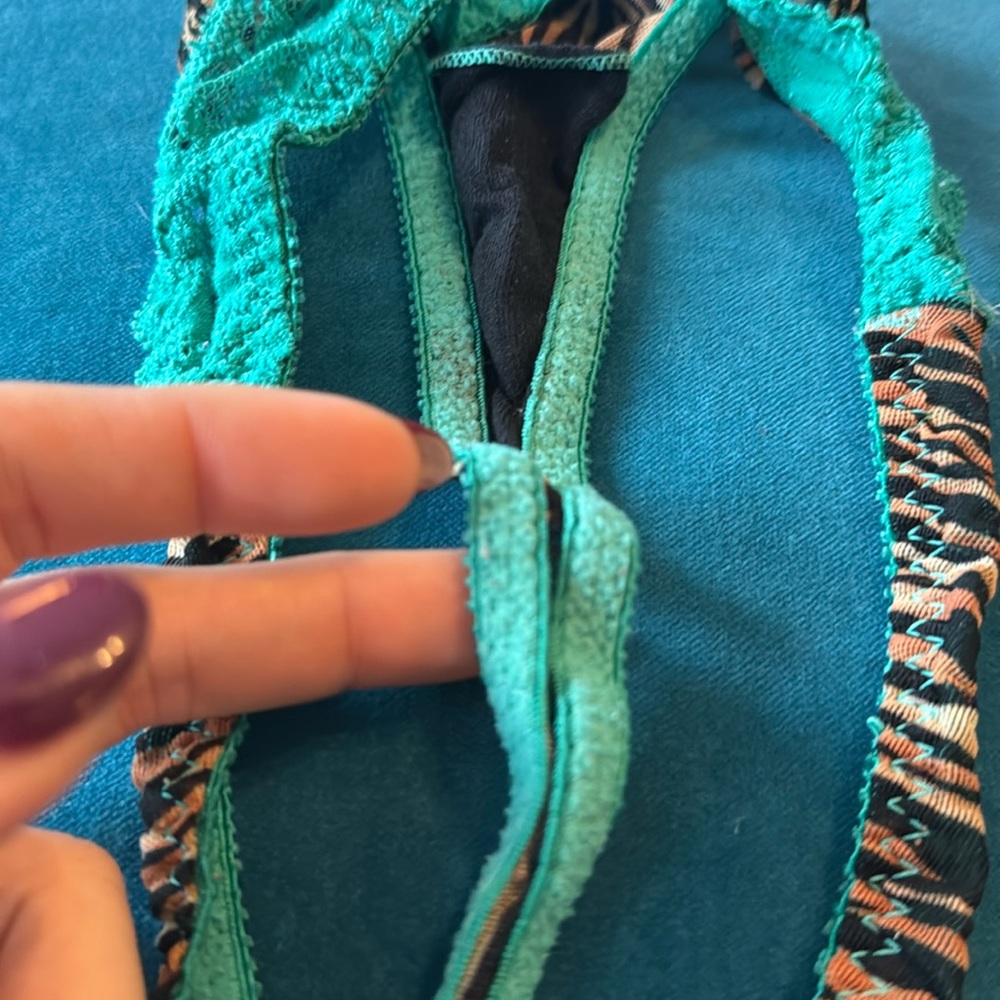 VS Thong Panties 🐅 - Picture 9 of 10